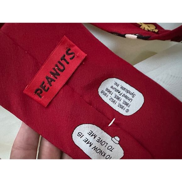 PEANUTS VTG 90’s Red 100% Silk Necktie VALENTINES DAY Hearts USA MADE - Picture 5 of 6